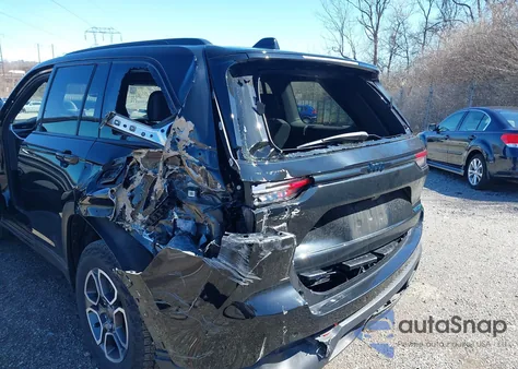 2023 Jeep Grand Cherokee 4Xe Trailhawk z USA, uszkodzony, nr VIN 1C4RJYC69P8798805